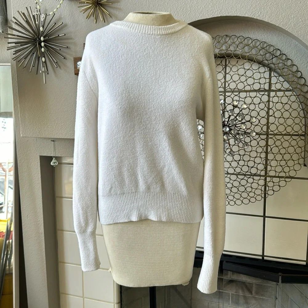 Zara white long sleeve super soft sweater size medium